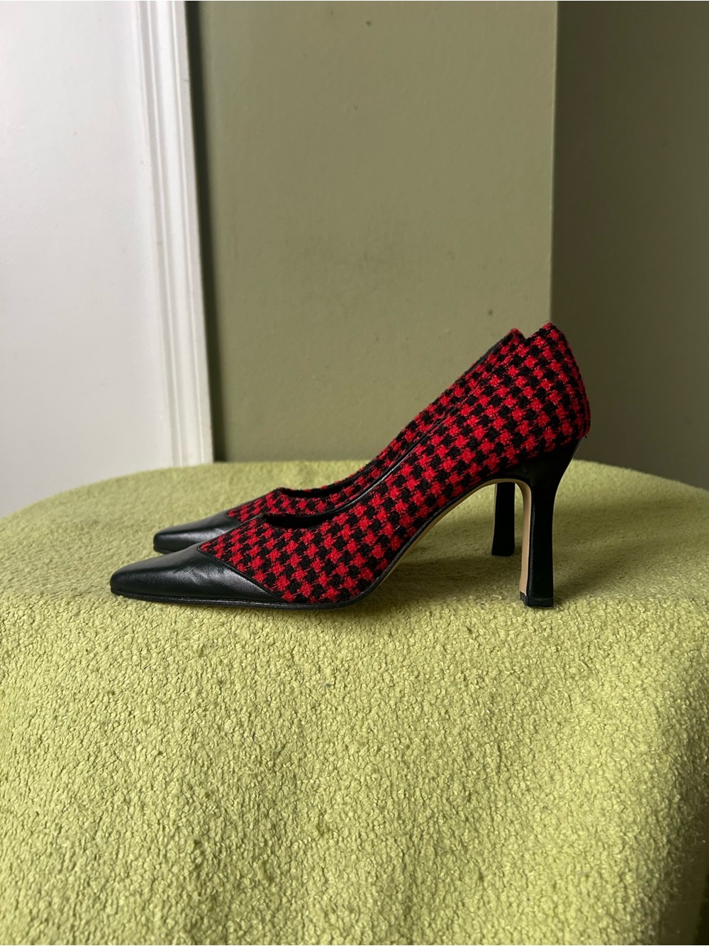 NWOB Costa Blanca Red & Black Houndstooth Pointed Pumps Sz 6 - Picture 2 of 12